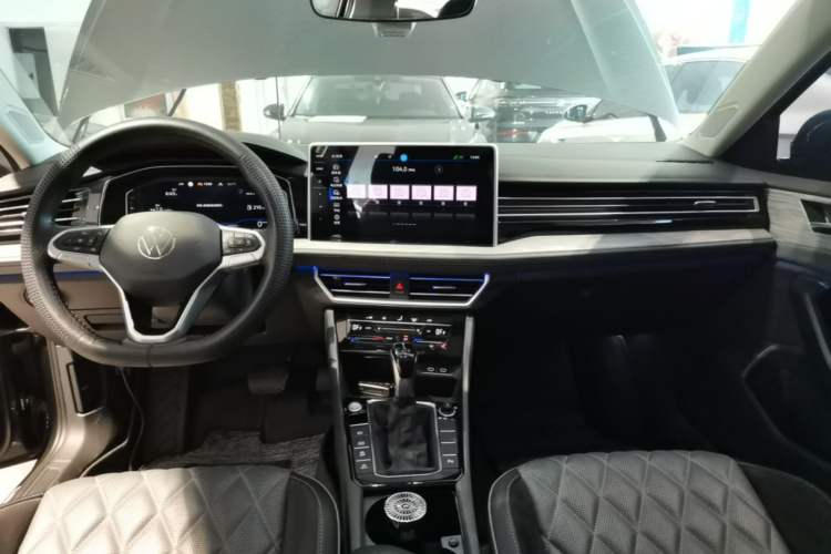 Used Volkswagen Sagitar 2023 300TSI DSG Excellence Edition Center Console