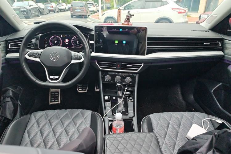 Used Volkswagen Sagitar 2023 300TSI DSG Excellence Edition Center Console