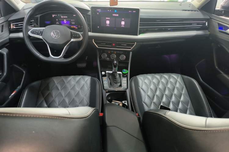 Used Volkswagen Sagitar 2023 300TSI DSG Excellence Edition Center Console