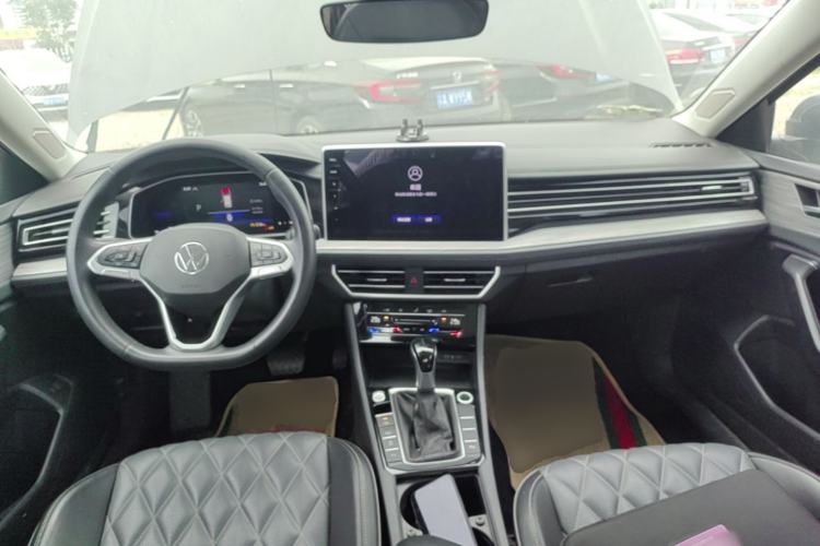 Used Volkswagen Sagitar 2023 200TSI DSG Excellence Edition Center Console