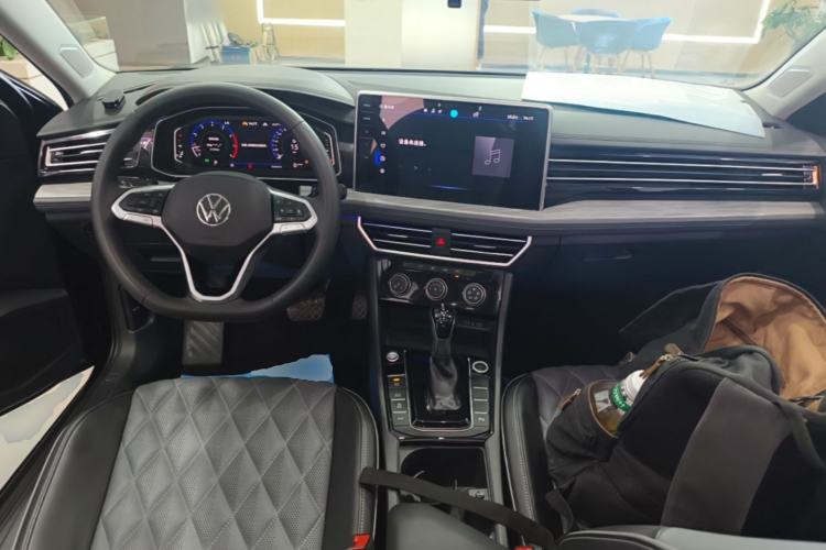 Used Volkswagen Sagitar 2023 300TSI DSG Excellence Edition Center Console