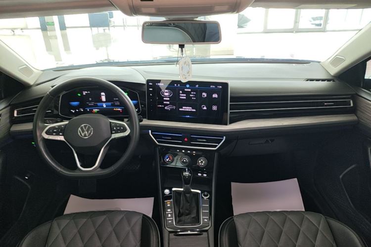 Used Volkswagen Sagitar 2023 300TSI DSG Excellence Edition Center Console
