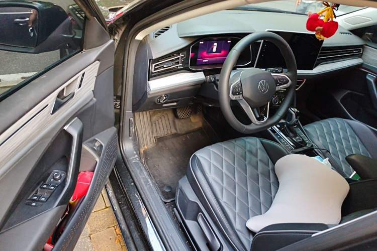 Used Volkswagen Sagitar 2023 300TSI DSG Excellence Edition Driver Seat