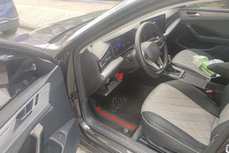 Used Volkswagen Sagitar 2023 300TSI DSG Excellence Edition Driver Seat