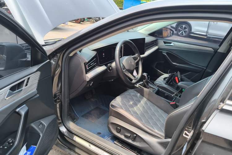 Used Volkswagen Sagitar 2023 300TSI DSG Excellence Edition Driver Seat