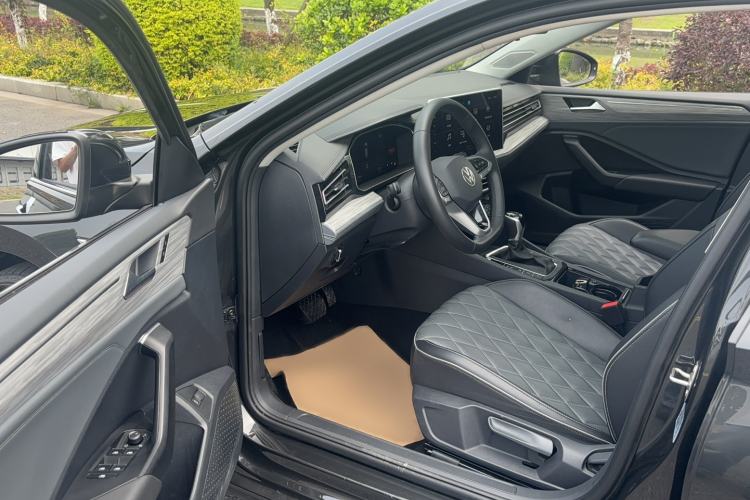 Used Volkswagen Sagitar 2023 300TSI DSG Excellence Edition Driver Seat