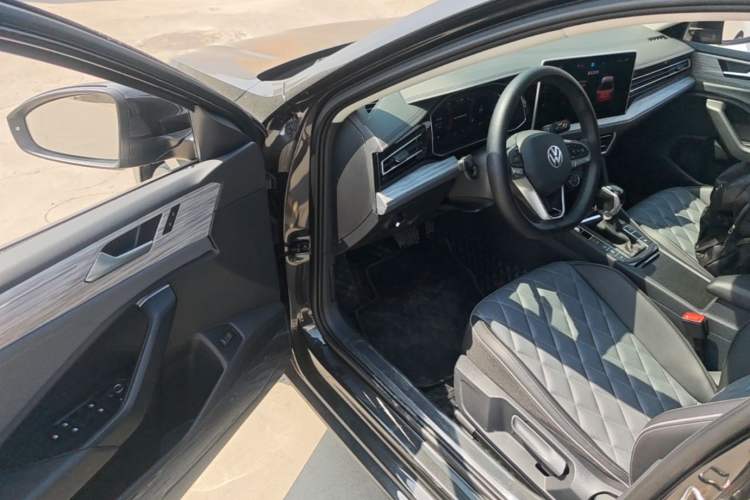 Used Volkswagen Sagitar 2023 300TSI DSG Excellence Edition Driver Seat