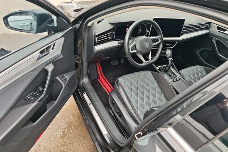 Used Volkswagen Sagitar 2023 300TSI DSG Excellence Edition Driver Seat