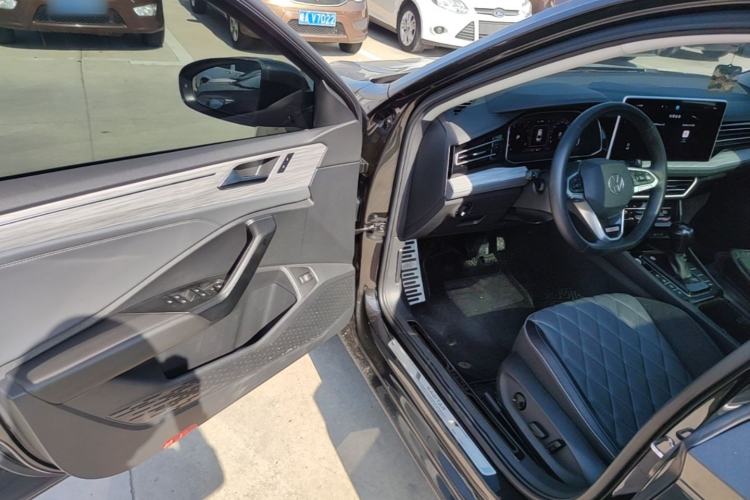 Used Volkswagen Sagitar 2023 300TSI DSG Excellence Edition Driver Seat