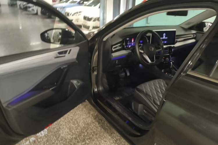 Used Volkswagen Sagitar 2023 300TSI DSG Excellence Edition Driver Seat
