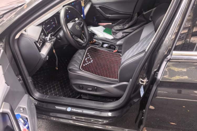 Used Volkswagen Sagitar 2023 300TSI DSG Excellence Edition Driver Seat