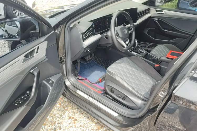 Used Volkswagen Sagitar 2023 300TSI DSG Excellence Edition Driver Seat
