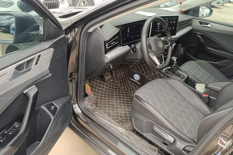 Used Volkswagen Sagitar 2023 280TSI DSG Excellence Edition Driver Seat