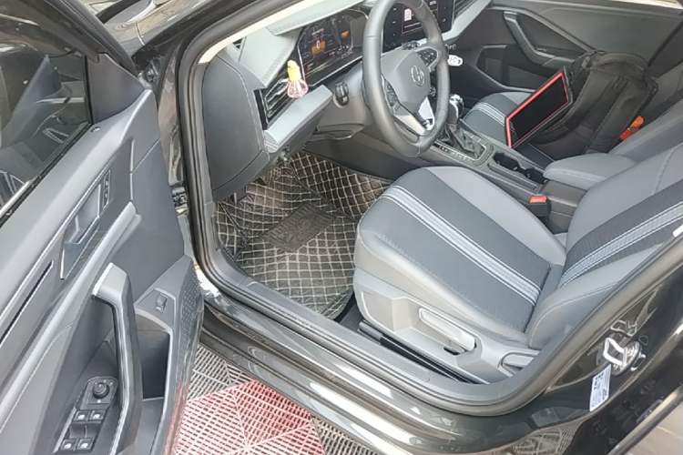 Used Volkswagen Sagitar 2023 300TSI DSG Flyover Edition Driver Seat