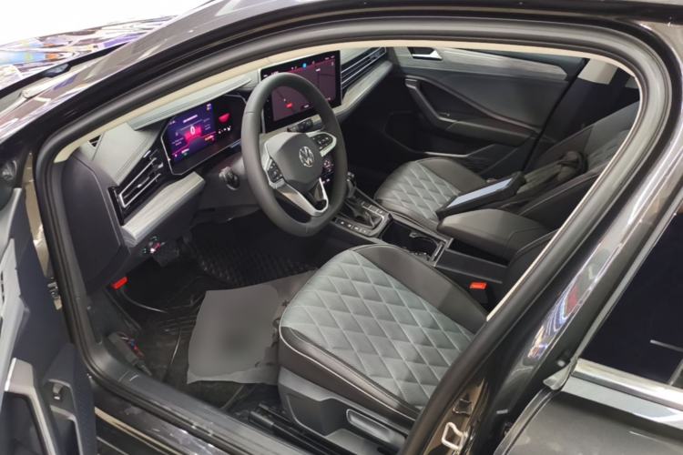 Used Volkswagen Sagitar 2023 300TSI DSG Excellence Edition Driver Seat