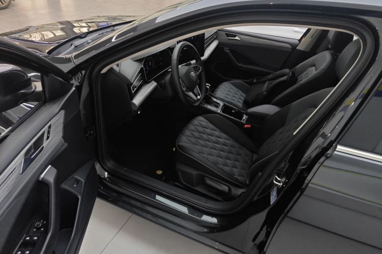 Used Volkswagen Sagitar 2023 300TSI DSG Excellence Edition Driver Seat