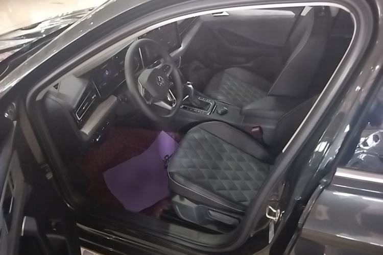 Used Volkswagen Sagitar 2023 300TSI DSG Excellence Edition Driver Seat
