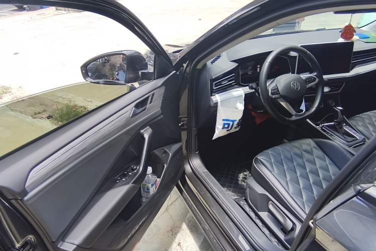Used Volkswagen Sagitar 2023 300TSI DSG Excellence Edition Driver Seat