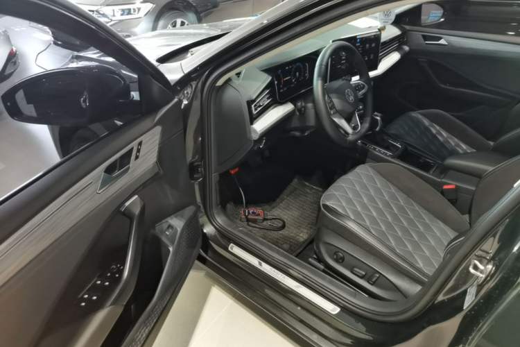 Used Volkswagen Sagitar 2023 300TSI DSG Excellence Edition Driver Seat