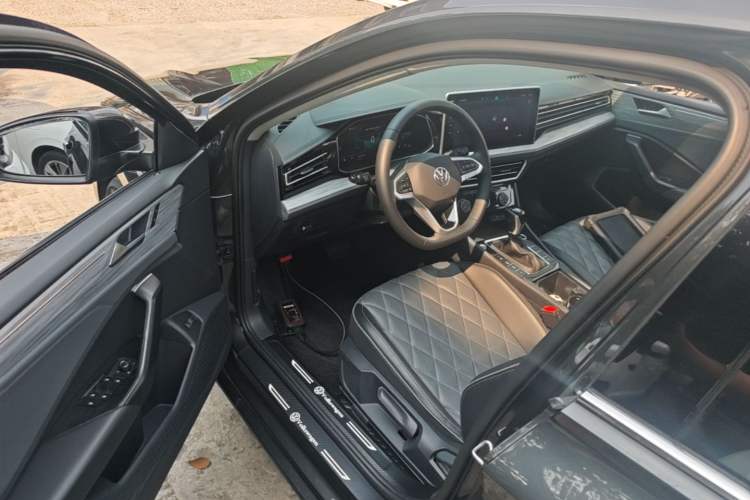 Used Volkswagen Sagitar 2023 300TSI DSG Excellence Edition Driver Seat