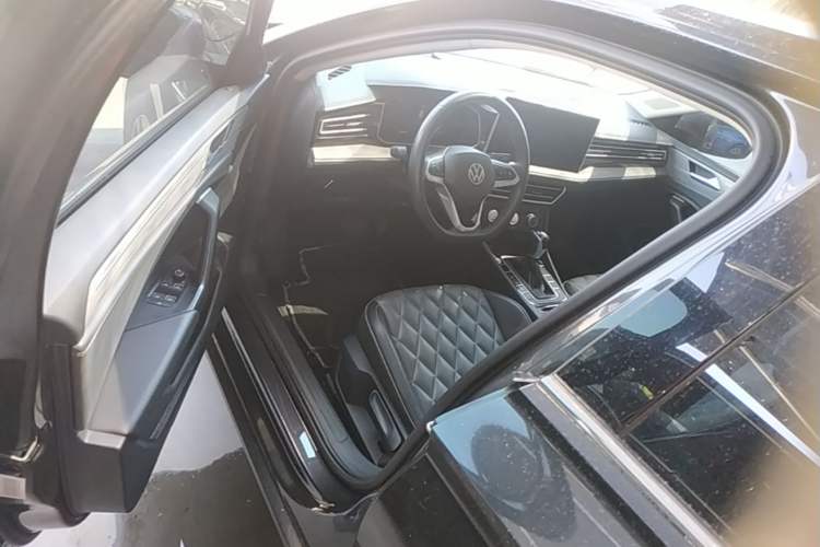 Used Volkswagen Sagitar 2023 300TSI DSG Excellence Edition Driver Seat