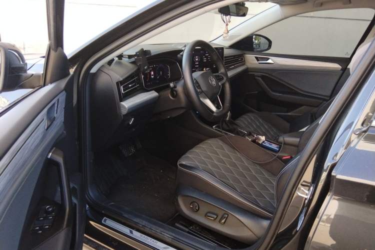 Used Volkswagen Sagitar 2023 300TSI DSG Excellence Edition Driver Seat
