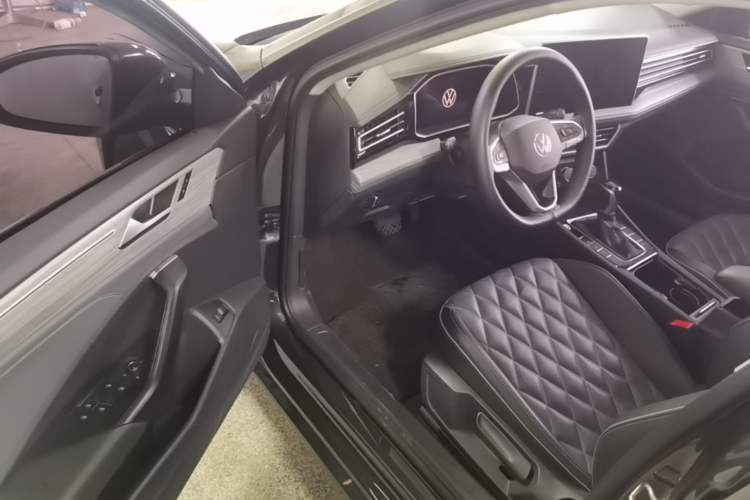 Used Volkswagen Sagitar 2023 300TSI DSG Excellence Edition Driver Seat