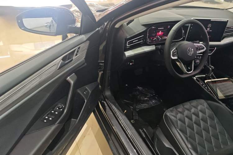 Used Volkswagen Sagitar 2023 300TSI DSG Excellence Edition Driver Seat