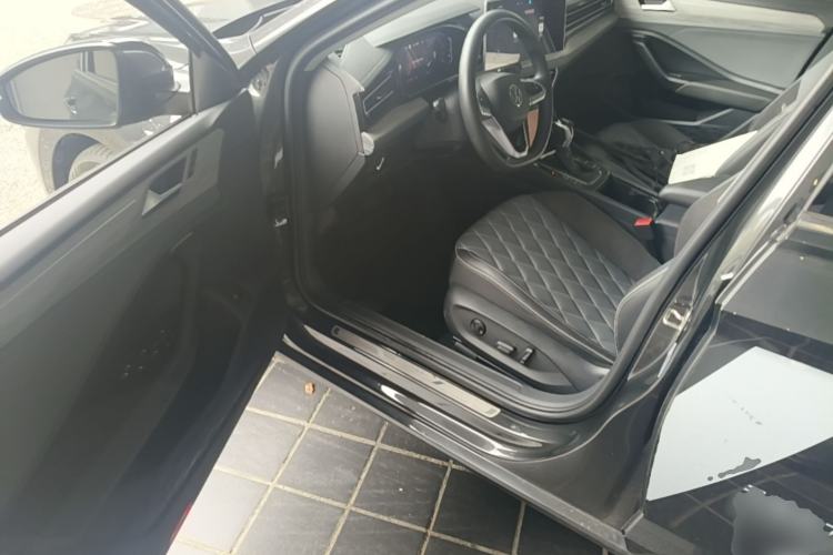 Used Volkswagen Sagitar 2023 300TSI DSG Excellence Edition Driver Seat