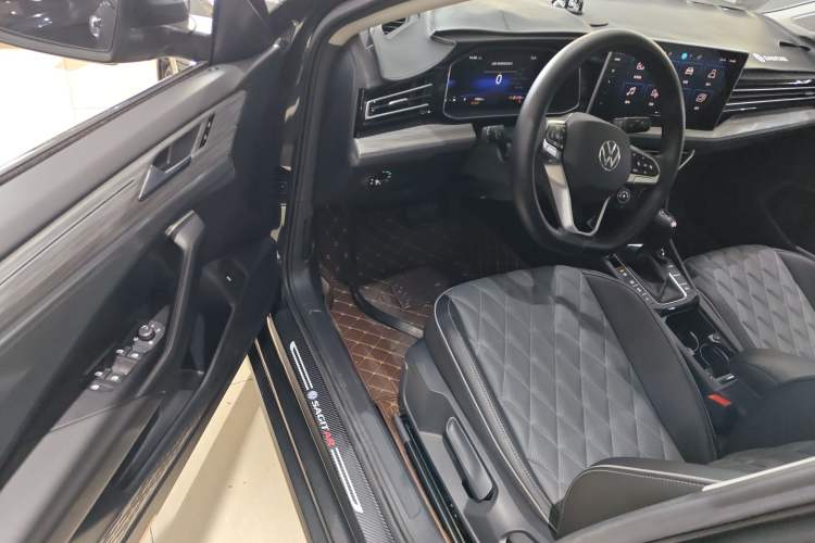 Used Volkswagen Sagitar 2023 300TSI DSG Excellence Edition Driver Seat