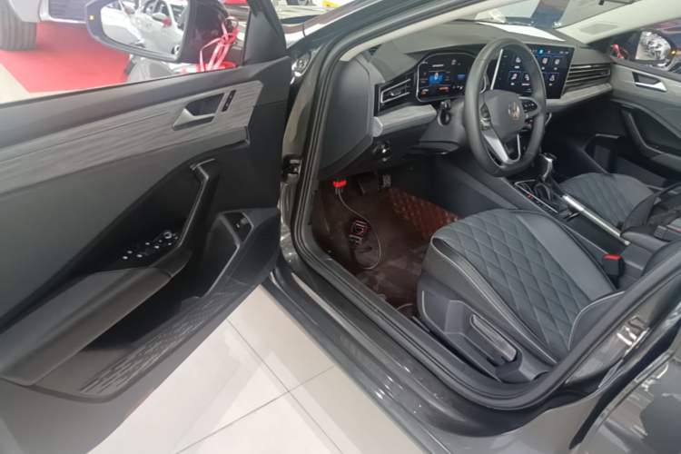 Used Volkswagen Sagitar 2023 300TSI DSG Excellence Edition Driver Seat