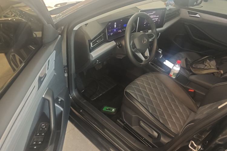 Used Volkswagen Sagitar 2023 300TSI DSG Excellence Edition Driver Seat