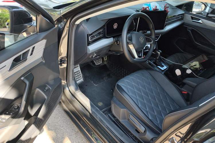 Used Volkswagen Sagitar 2023 300TSI DSG Excellence Edition Driver Seat