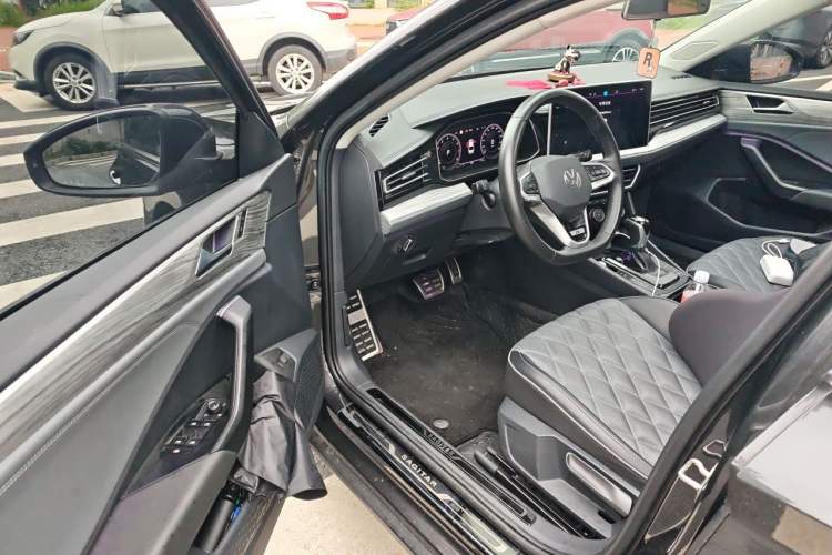 Used Volkswagen Sagitar 2023 300TSI DSG Excellence Edition Driver Seat