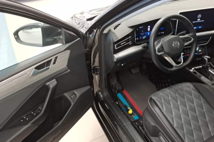 Used Volkswagen Sagitar 2023 200TSI DSG Excellence Edition Driver Seat