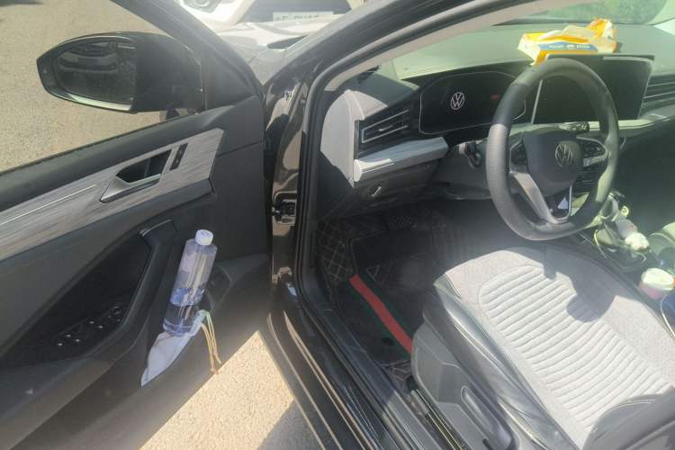 Used Volkswagen Sagitar 2023 300TSI DSG Excellence Edition Driver Seat