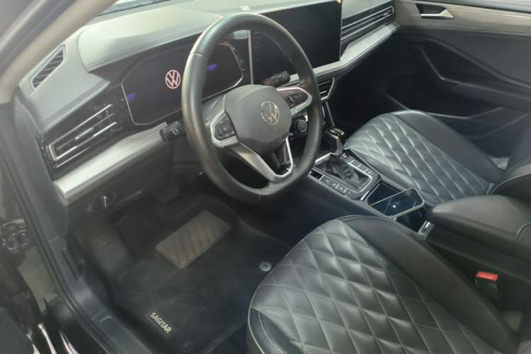Used Volkswagen Sagitar 2023 300TSI DSG Excellence Edition Driver Seat
