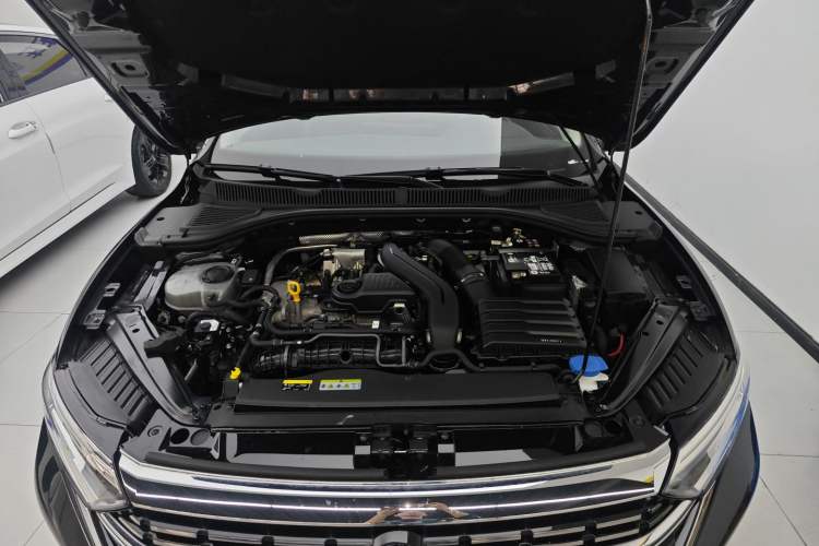 Used Volkswagen Sagitar 2023 300TSI DSG Excellence Edition Engine Bay