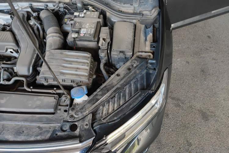 Used Volkswagen Sagitar 2023 300TSI DSG Excellence Edition Engine Bay Left