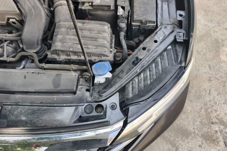 Used Volkswagen Sagitar 2023 300TSI DSG Excellence Edition Engine Bay Left