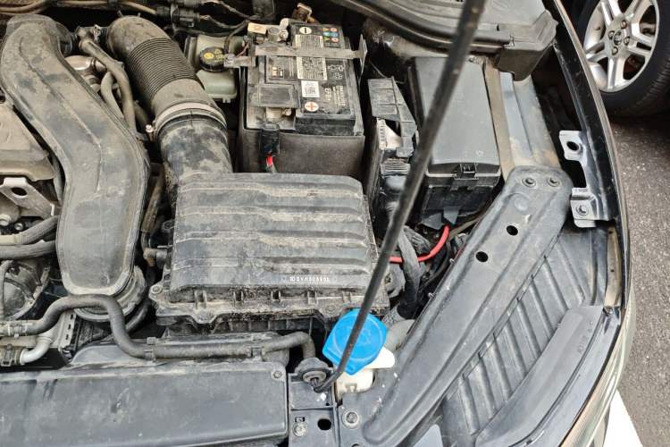 Used Volkswagen Sagitar 2023 300TSI DSG Excellence Edition Engine Bay Left