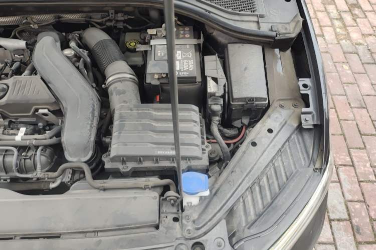 Used Volkswagen Sagitar 2023 300TSI DSG Excellence Edition Engine Bay Left