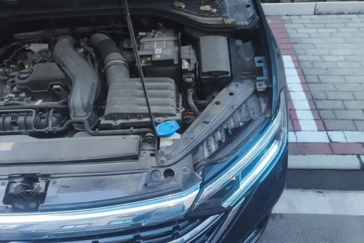 Used Volkswagen Sagitar 2023 300TSI DSG Excellence Edition Engine Bay Left