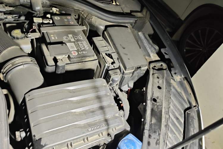Used Volkswagen Sagitar 2023 300TSI DSG Excellence Edition Engine Bay Left