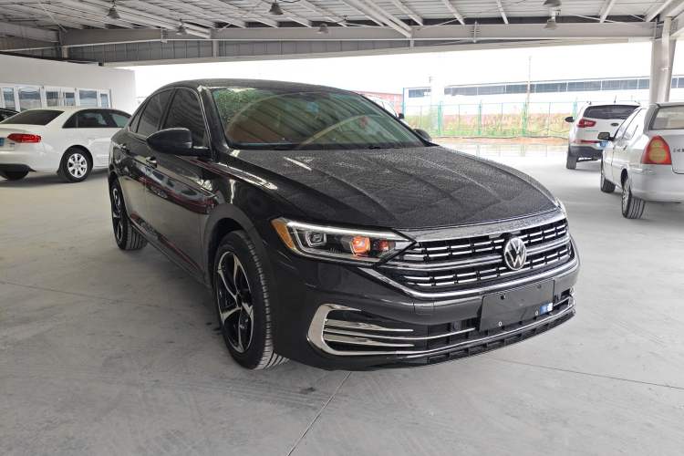 Used Volkswagen Sagitar 2023 300TSI DSG Excellence Edition Front Right 45 Deg