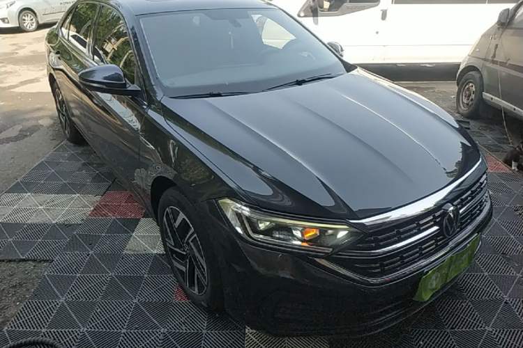 Used Volkswagen Sagitar 2023 300TSI DSG Flyover Edition Front Right 45 Deg