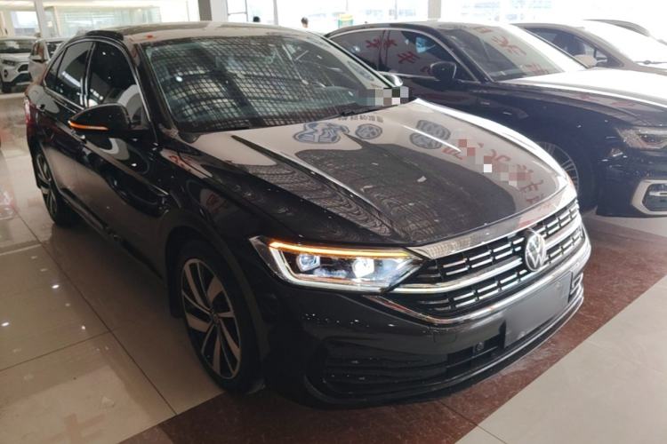 Used Volkswagen Sagitar 2023 300TSI DSG Excellence Edition Front Right 45 Deg