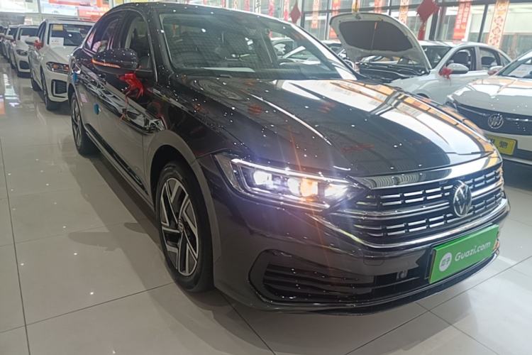 Used Volkswagen Sagitar 2023 300TSI DSG Excellence Edition Front Right 45 Deg