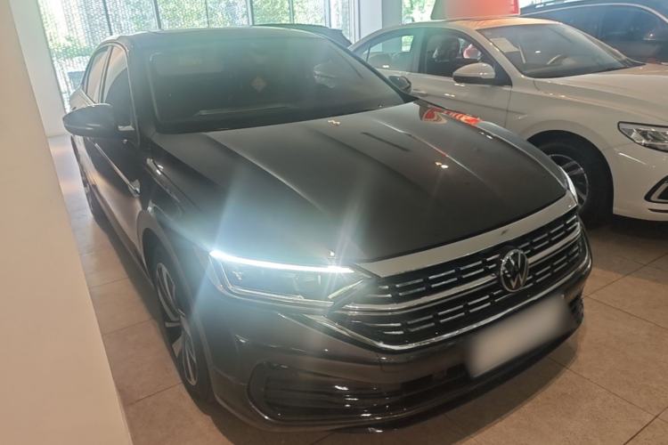 Used Volkswagen Sagitar 2023 300TSI DSG Excellence Edition Front Right 45 Deg