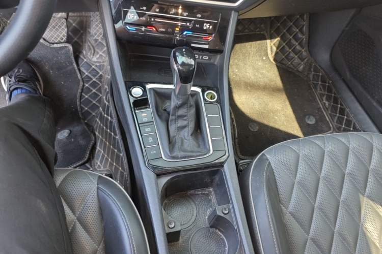 Used Volkswagen Sagitar 2023 280TSI DSG Excellence Plus Edition Gear Lever